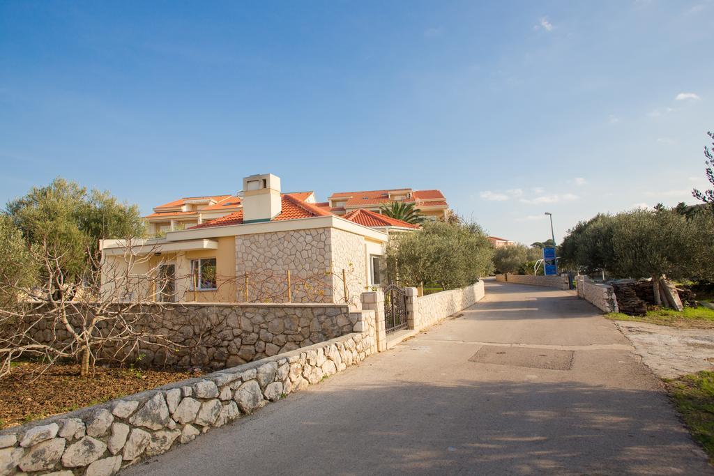 City Pool Apartments Новаля Екстериор снимка