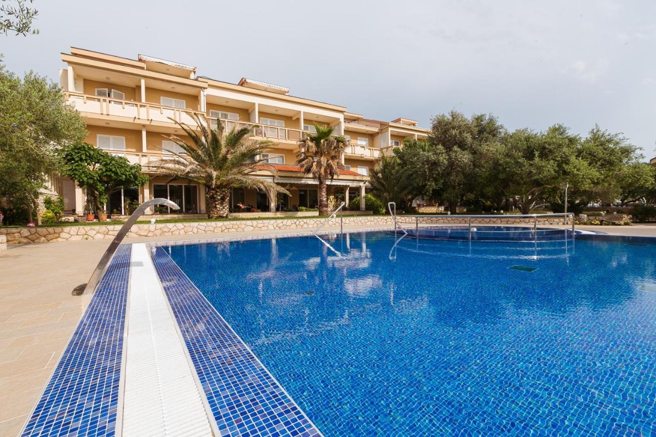 City Pool Apartments Новаля Екстериор снимка